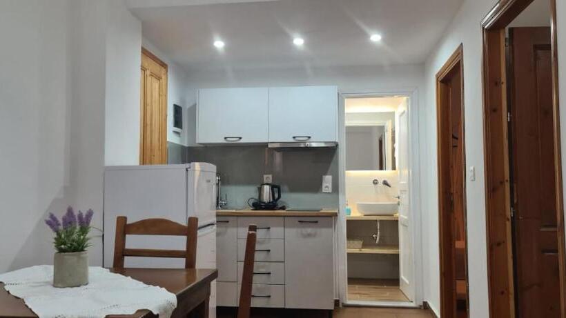 带2个卧室带海景的公寓, Apart Hotel Llazari