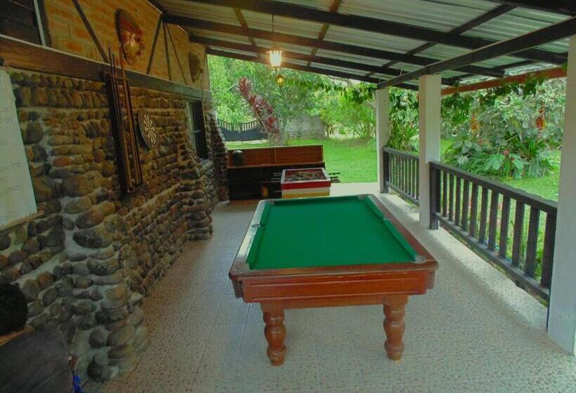 דירת שלושה חדרים, Casa De Piedra