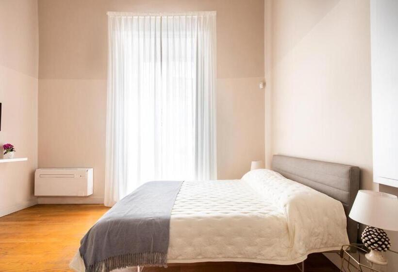 اتاق لوکس با بالکن, Moncada Suites & Apartments