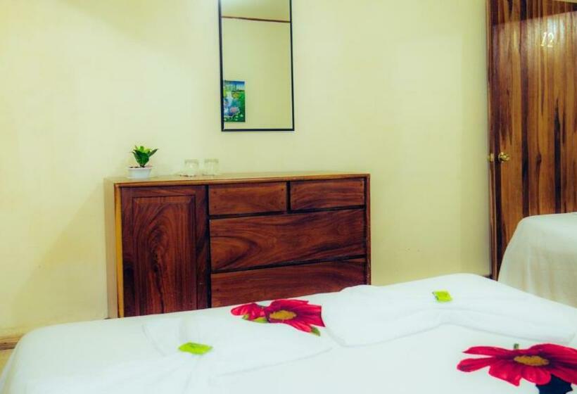 اتاق استاندارد چهار تخته, Monte Los Lirios Lodge