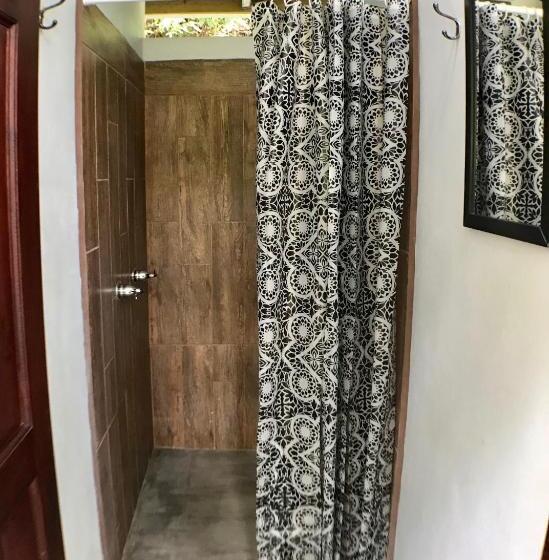 Кровать в Общей Комнате, Luz En El Cielo Eco B&b/hostel