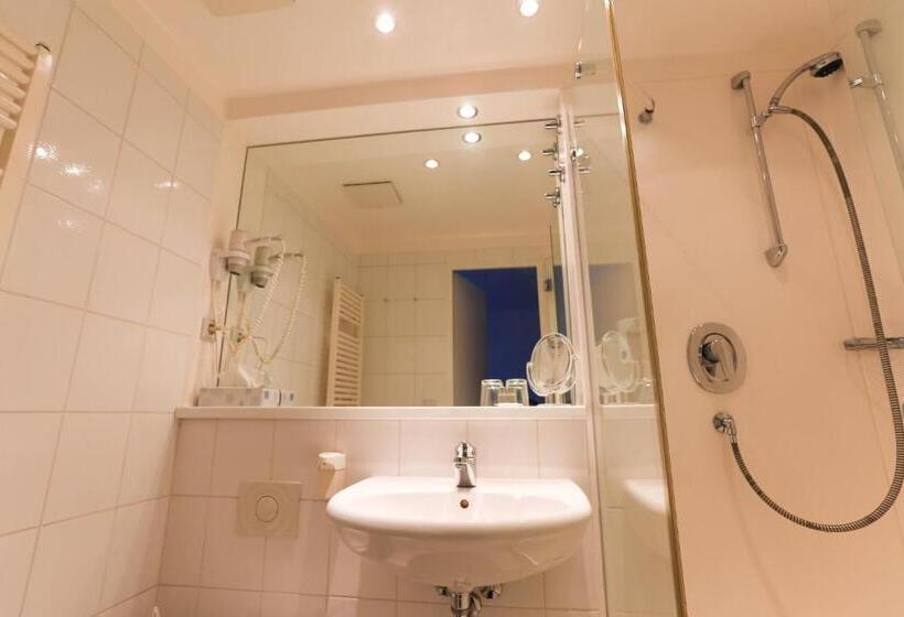 标准三人间, Parkhotel Forsthaus