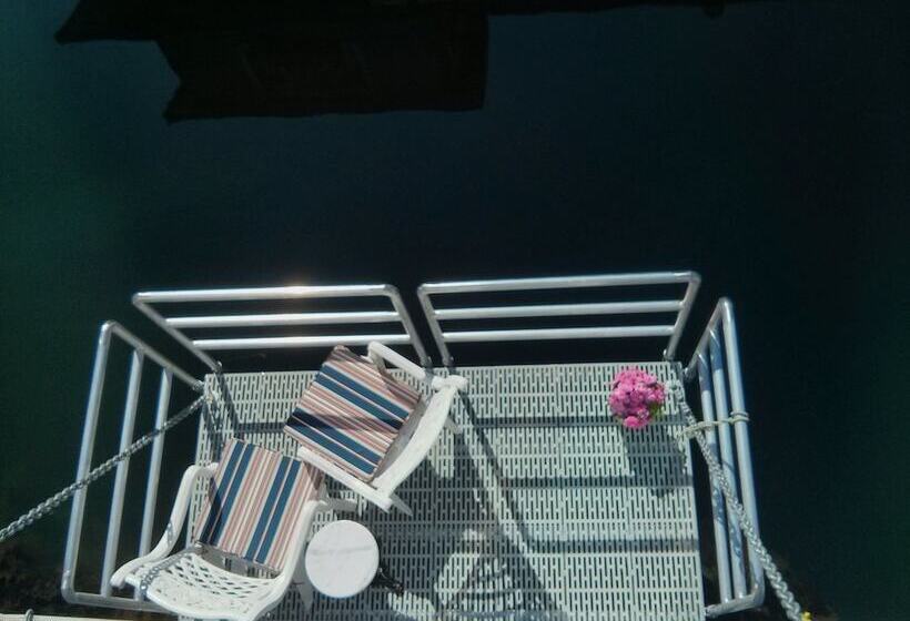 スタンダードルーム, A Float Home B&b In Fisherman’s Wharf
