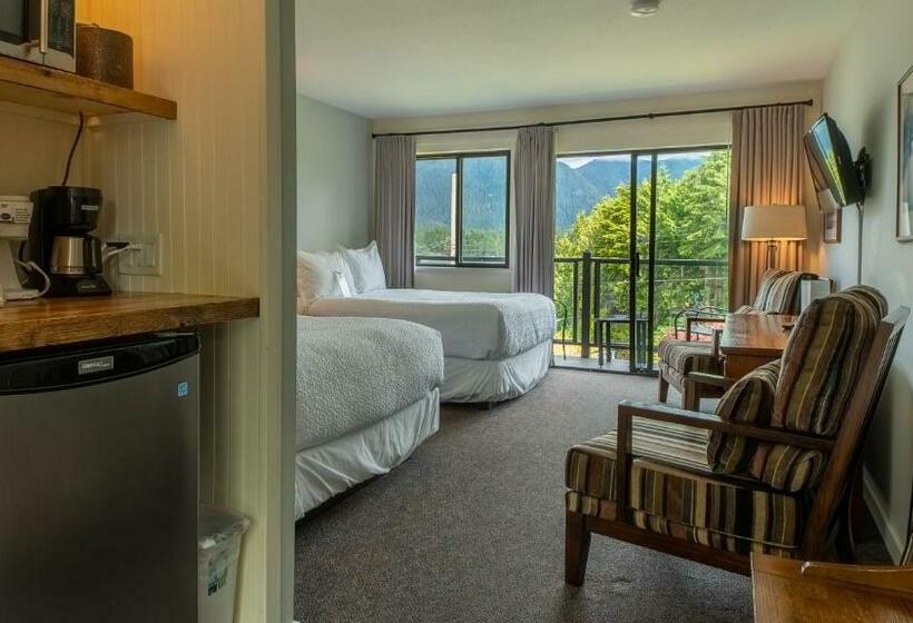 غرفة قياسية مطلّة علي البحر مزوَّدة بشُرفة, Tofino Motel Harborview