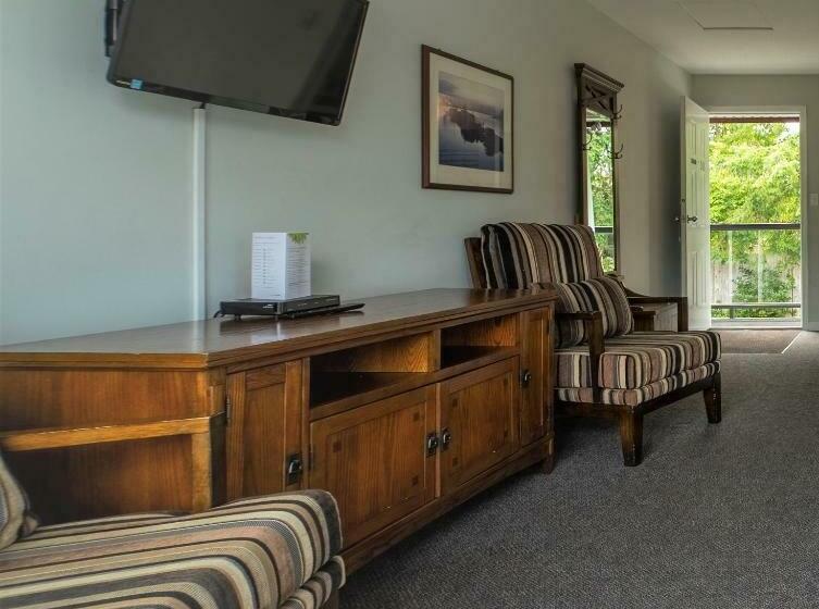 اتاق استاندارد با بالکن و چشم‌انداز دریا, Tofino Motel Harborview