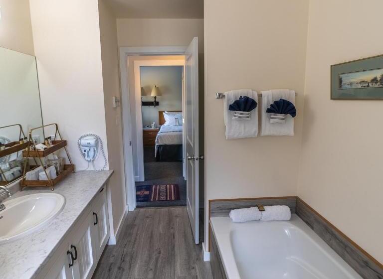 جناح ذو إطلالة, Tofino Motel Harborview