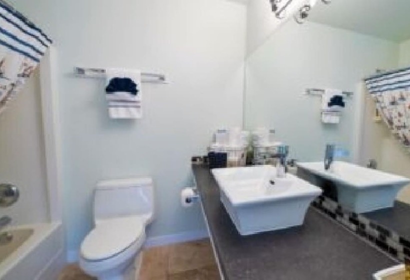 غرفة قياسية لذوى الاحتياجات الخاصة, Tofino Motel Harborview
