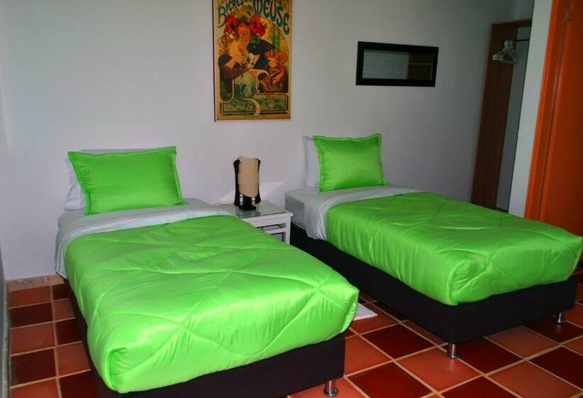 Chambre Triple Classique, Casa Crespo