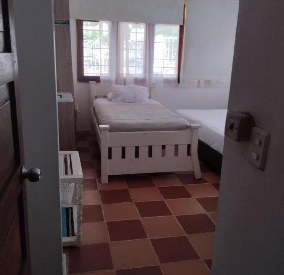 Chambre Familiale, Casa Crespo