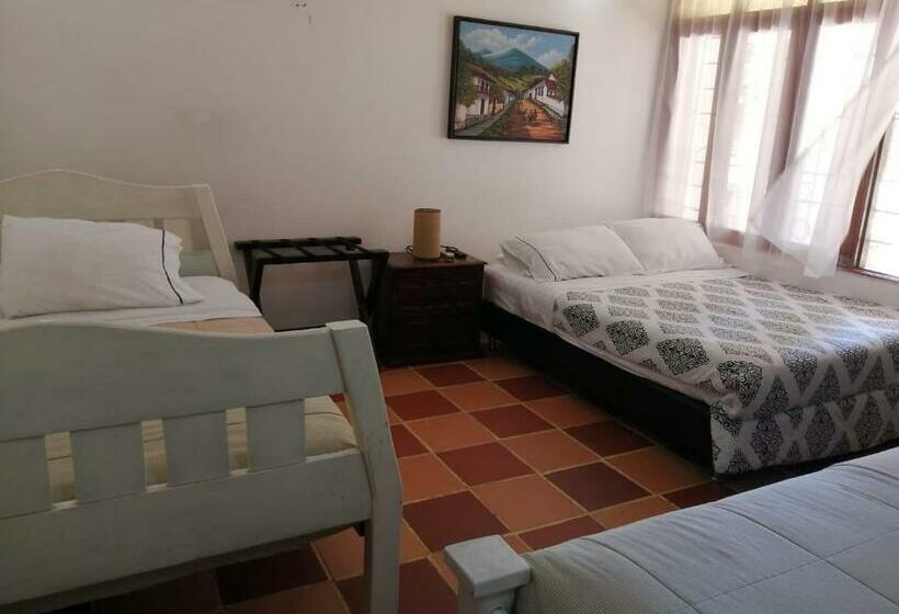 Chambre Familiale, Casa Crespo