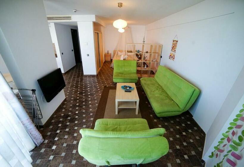 استودیوی استاندارد با چشم‌انداز دریا, Apart Hotel Safir
