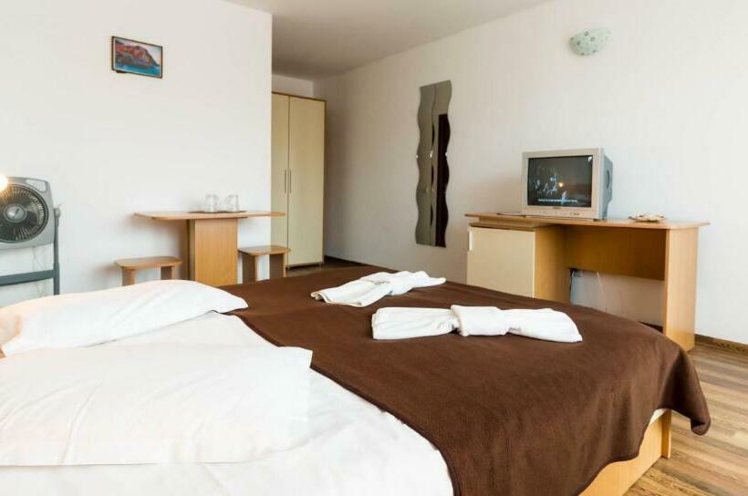 اتاق استاندارد سه نفره, Hostel Sea Star