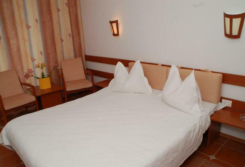 غرفة قياسية مزوَّدة بشُرفة, 2d Resort And Spa