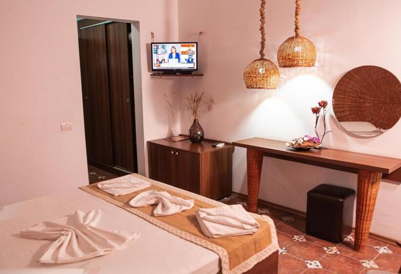 غرفة قياسية مزوَّدة بشُرفة, 2d Resort And Spa