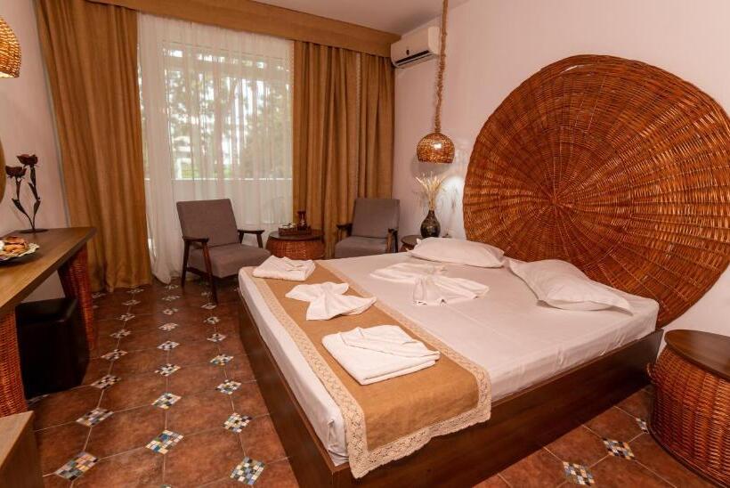 غرفة قياسية مزوَّدة بشُرفة, 2d Resort And Spa
