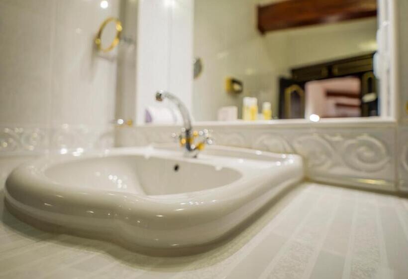 سوییت لوکس, Aurelius Imparatul Romanilor Hotel & Spa