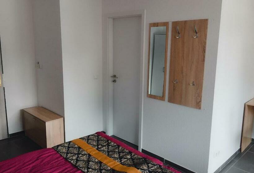 Standard Værelse m. Balkon, Eifelhof Weina