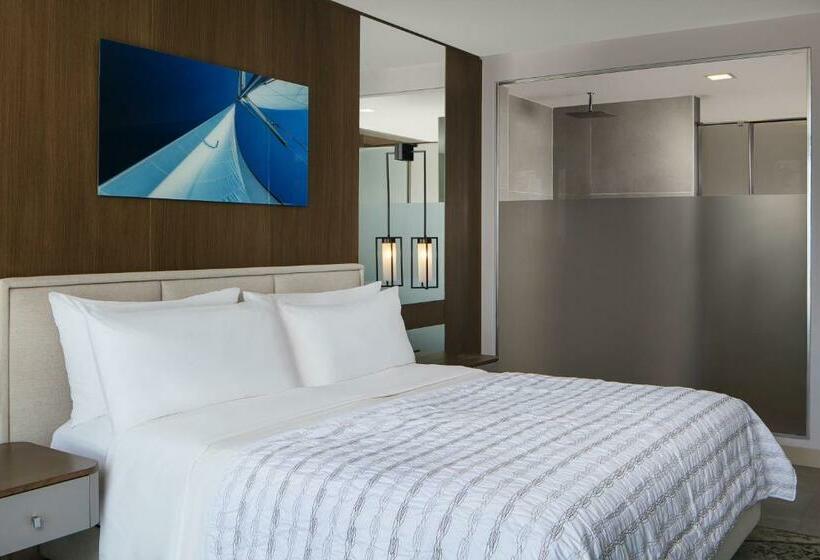 带大床的小型套房, Le Méridien Bodrum Beach Resort