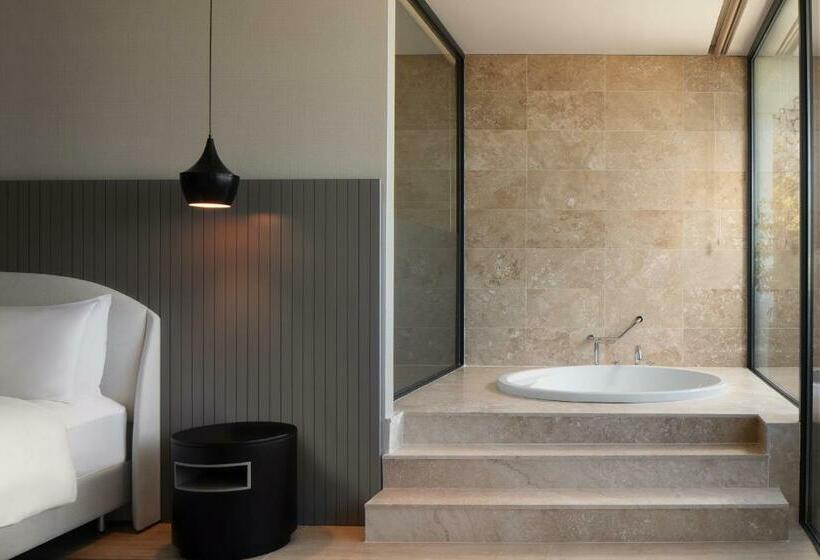 キングサイズベッドのスイートルーム, Le Méridien Bodrum Beach Resort