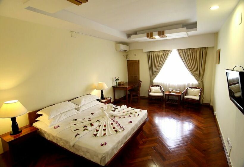اتاق سوپریور, Shwe Htee