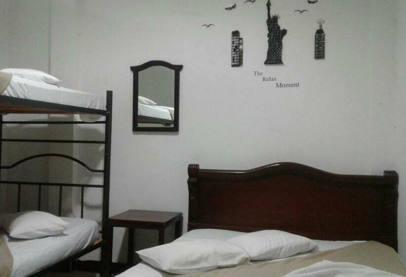 Четырехместный Номер Стандарт, Hostal Balcony