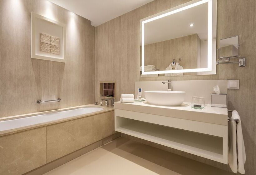 小型套房带泳池景, Pine Cliffs Ocean Suites, A Luxury Collection Resort & Spa, Algarve