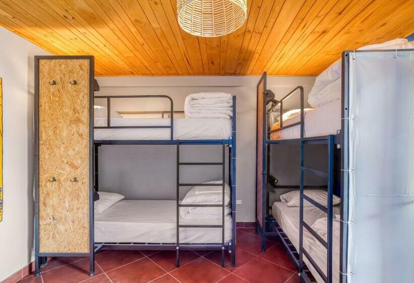 تختخواب در اتاق مشترک, Selina Huaraz