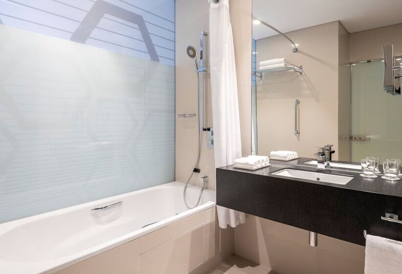 اتاق استاندارد با چشم‌انداز شهر, Holiday Inn   Doha   The Business Park, An Ihg