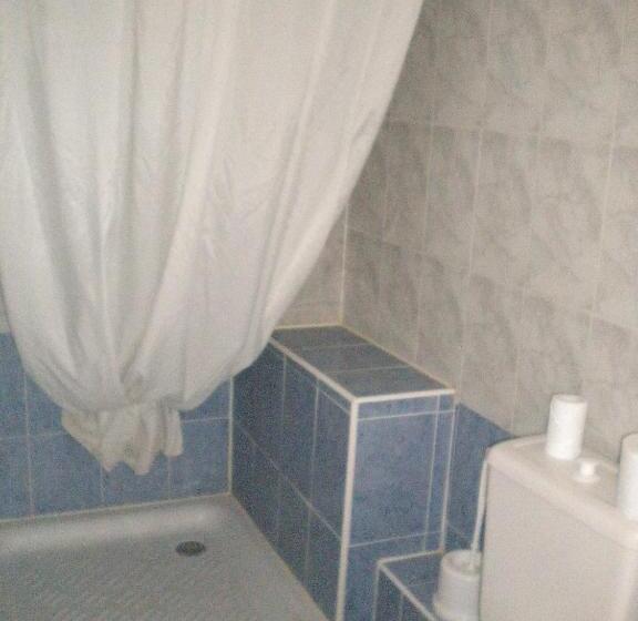 غرفة قياسية, L 'acropole