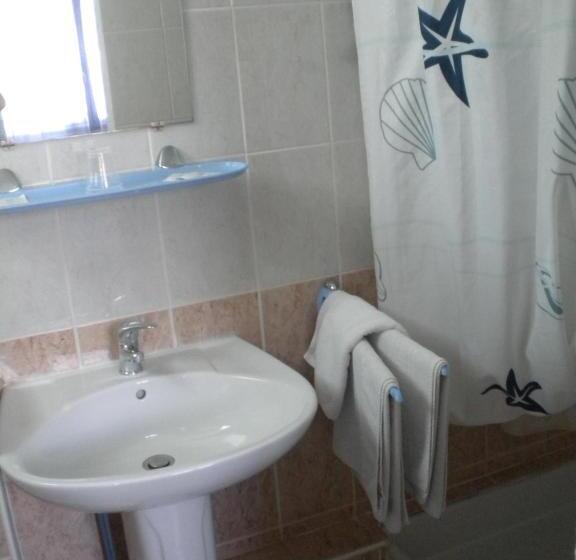 غرفة قياسية رباعية, L 'acropole