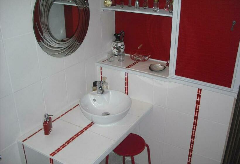 اتاق استاندارد سه نفره, Les Tilleuls B&b