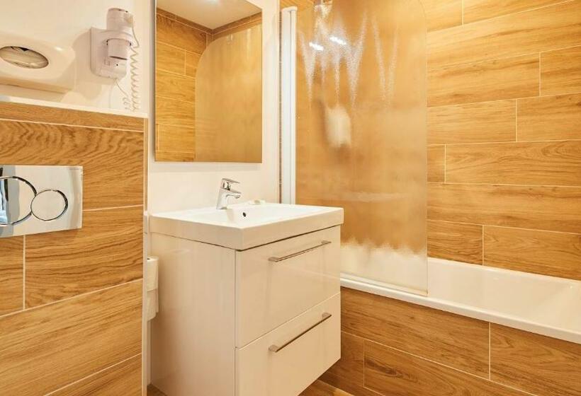 Трехместный Номер Комфорт, Logis Hôtel La Chaize