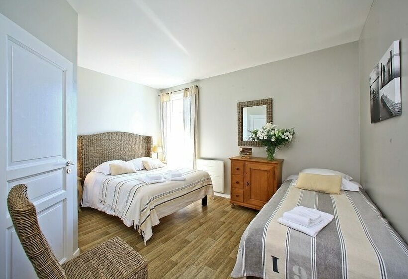 Трехместный Номер Комфорт, Logis Hôtel La Chaize