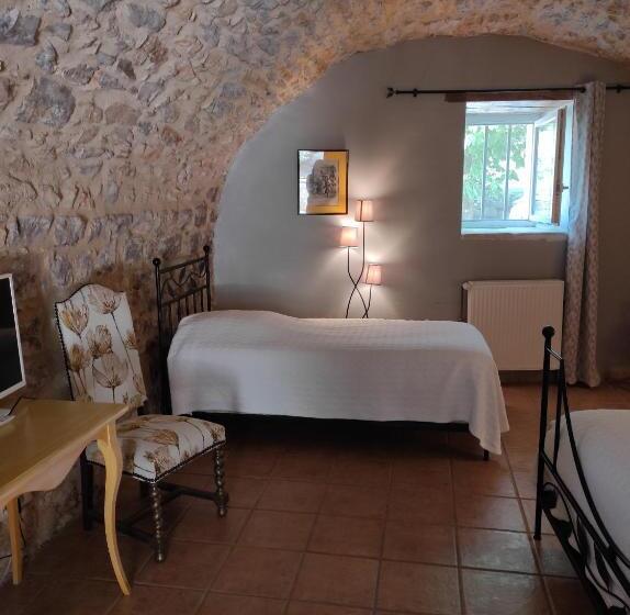Номер Стандарт Трехместный, Logis Hôtel Restaurant Gîte La Bastide Du Vébron