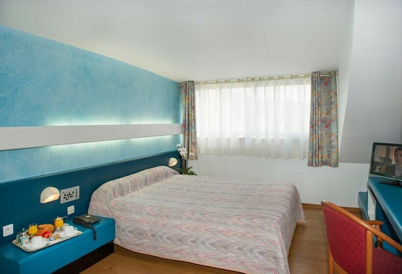 Номер Комфорт, Hôtel Urbain V