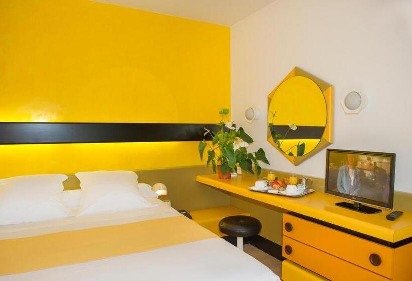 Номер Комфорт, Hôtel Urbain V