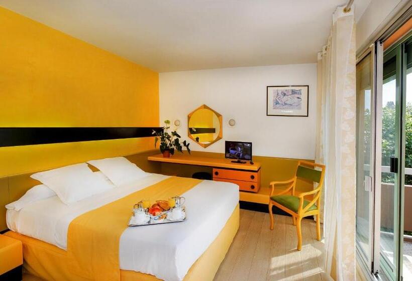 Номер Комфорт, Hôtel Urbain V
