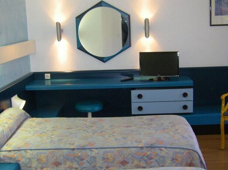 Номер Комфорт, Hôtel Urbain V