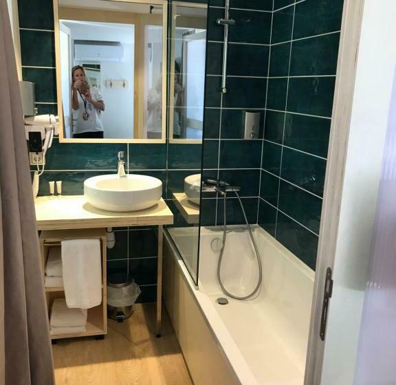 Номер Премиум, Hôtel Restaurant Les Rochers