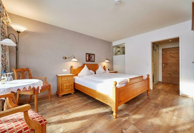 Номер Стандарт с Балконом, Landhaus Sonnenbichl Mittenwald