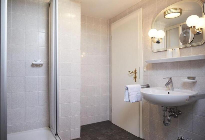 Полулюкс, Bernstein Hotel Bootshaus