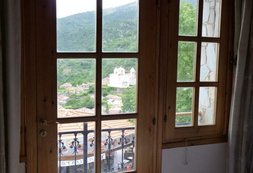 اتاق استاندارد چهارنفره با بالکن, Mountain Rose Hotel & Restaurant