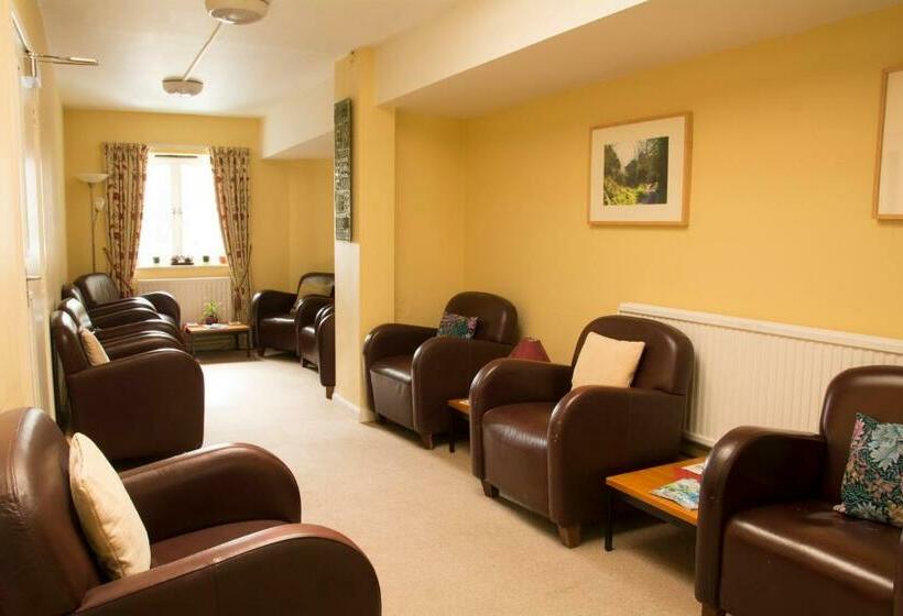 اتاق استاندارد, Ludlow Mascall Centre