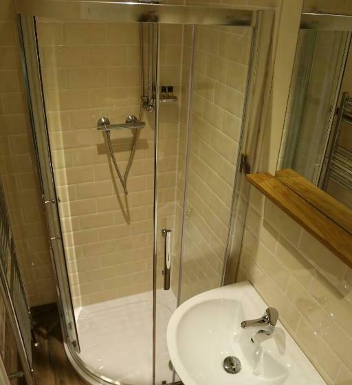 패밀리 룸, Number 8 The Townhouse