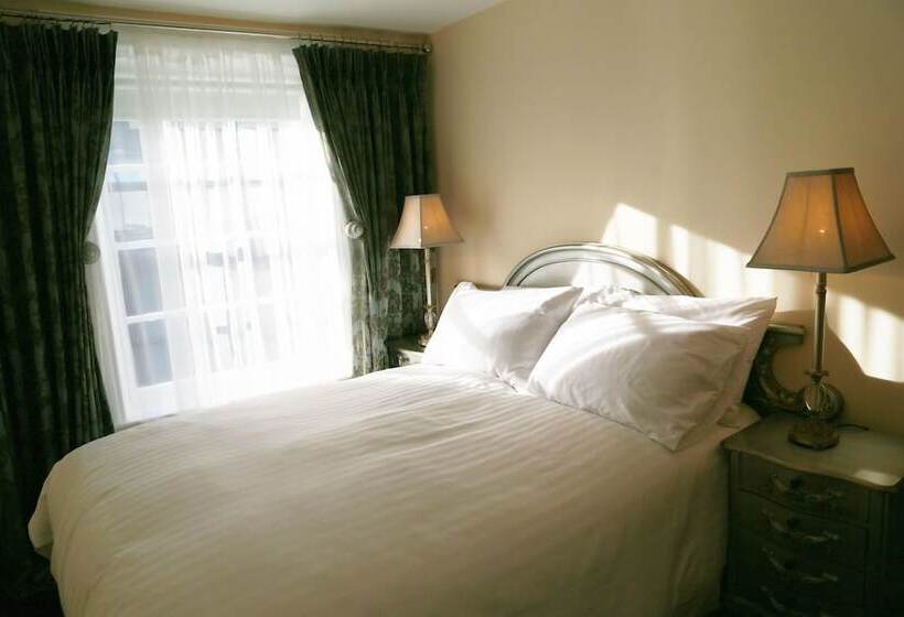 디럭스 룸, Number 8 The Townhouse