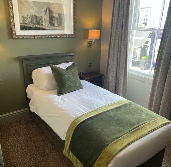 غرفة قياسية فردية, Punch House Monmouth