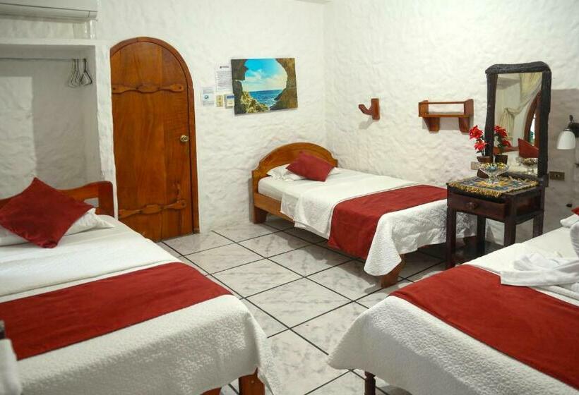 Трехместный Номер Superior, Hostal Sir Francis Drake
