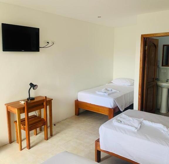 Номер Стандарт Трехместный, Hostal White House Galapagos
