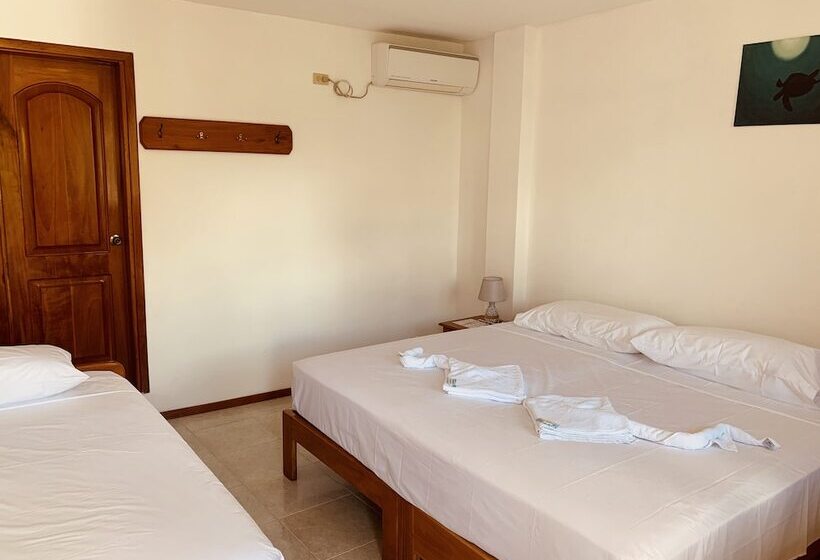 Номер Стандарт Трехместный, Hostal White House Galapagos