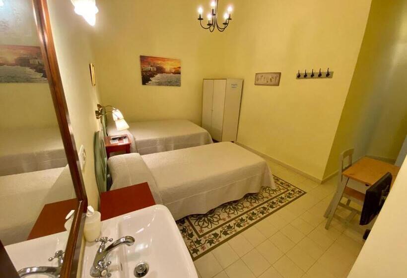 Quarto Triplo Standart, Pensión España